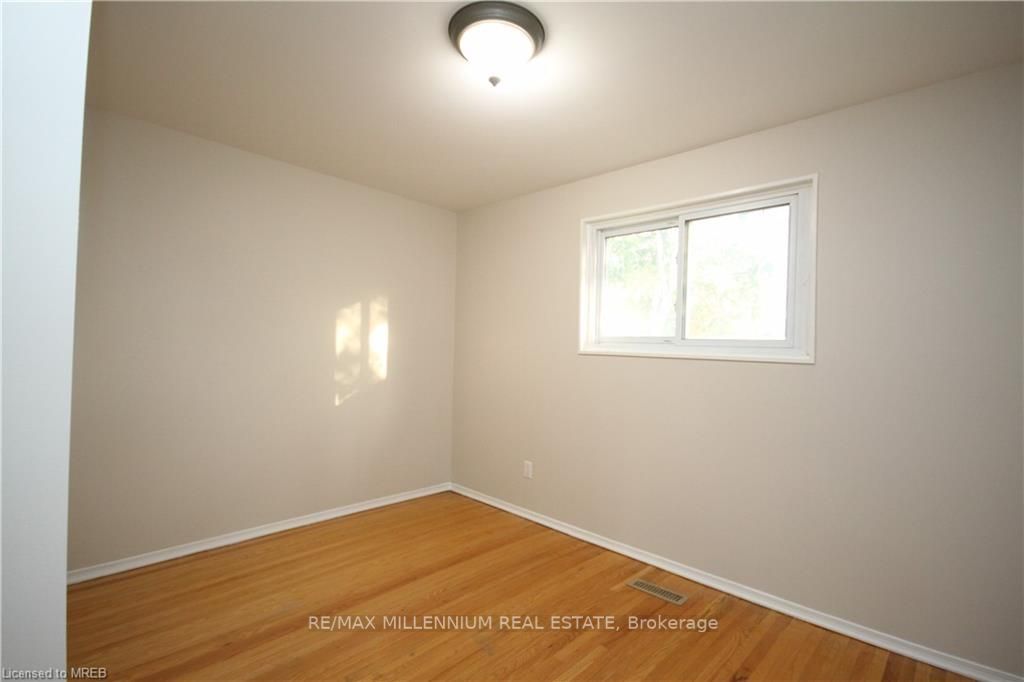 6 College Cres