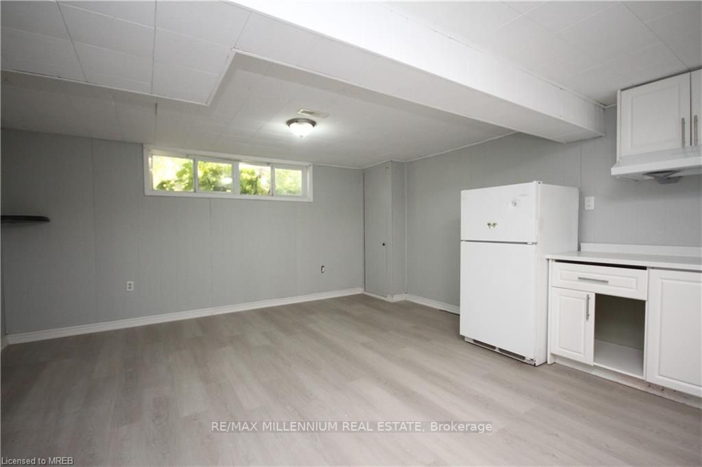 6 College Cres