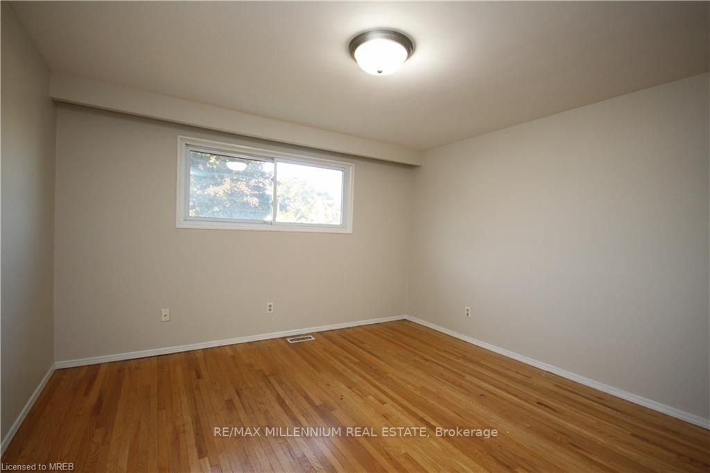 6 College Cres