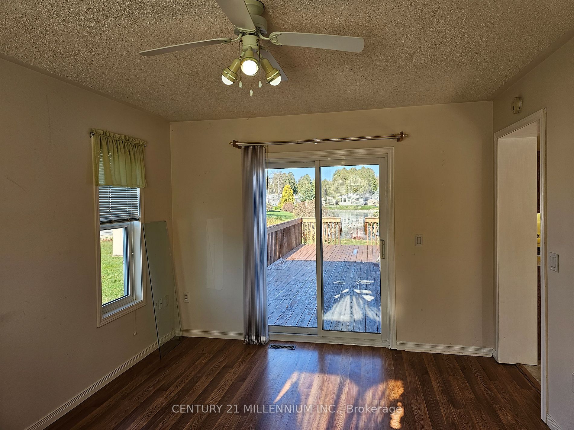 22 St James Pl