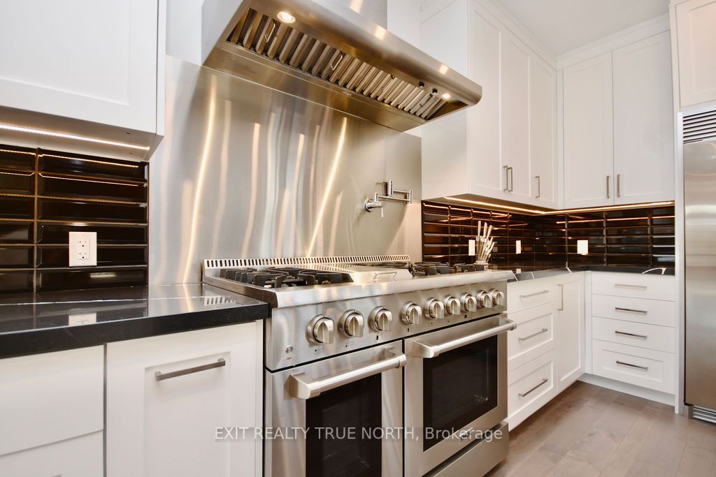 57 Glenhuron Dr