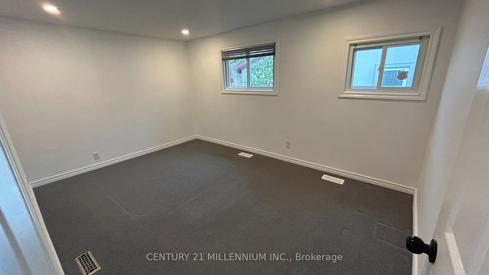 15 St Clair St