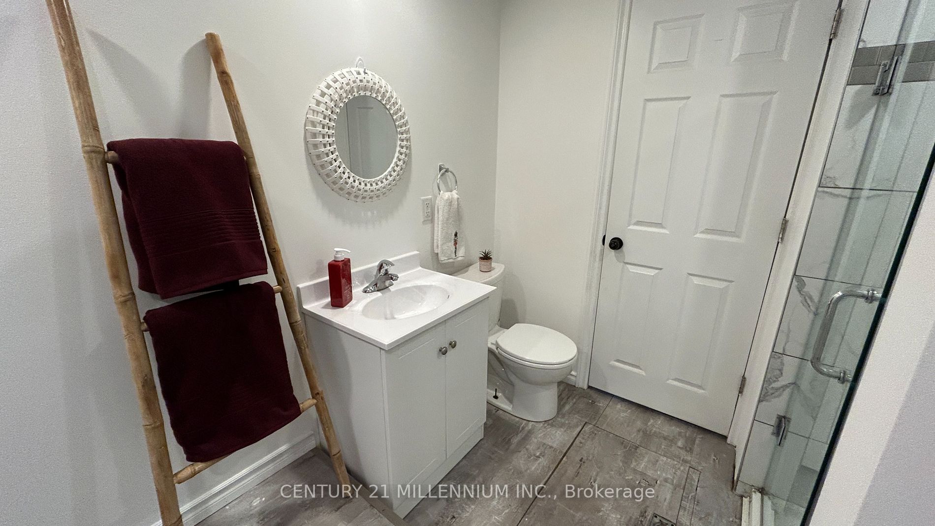15 St Clair St