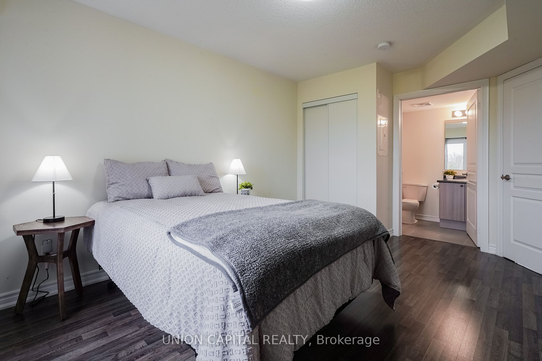 6 Anchorage Cres, #205