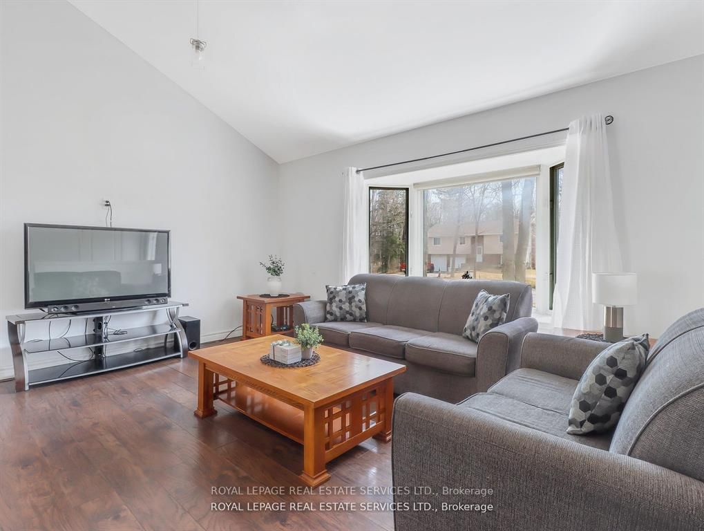 37 St. Laurent Blvd S