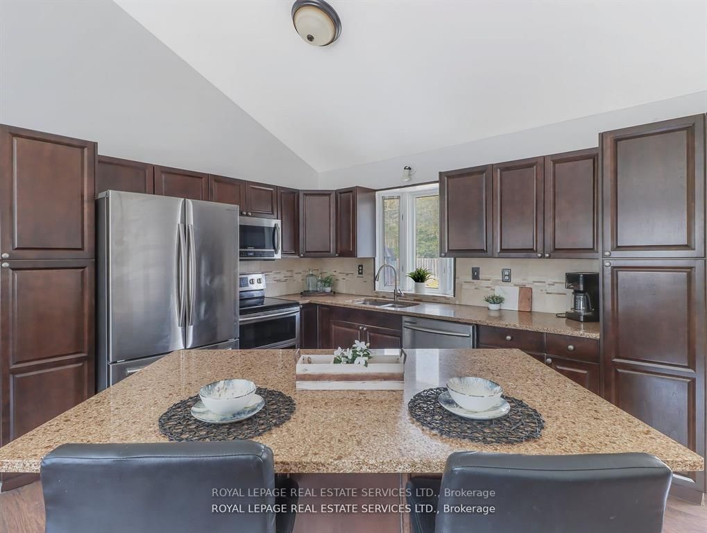 37 St. Laurent Blvd S