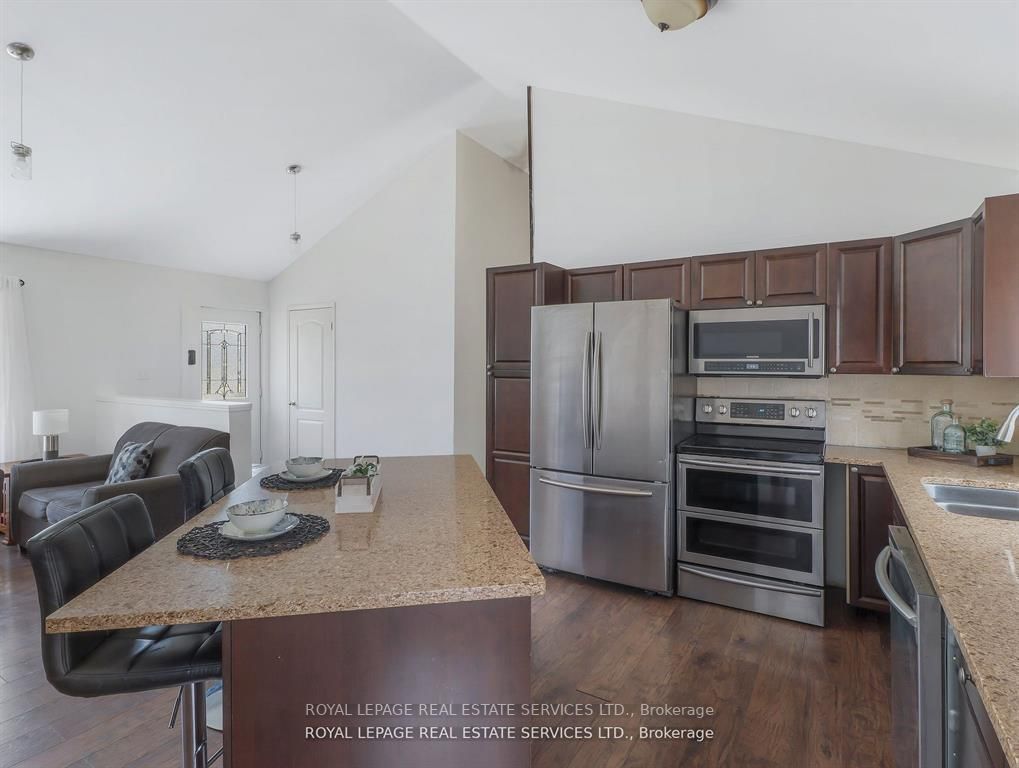 37 St. Laurent Blvd S