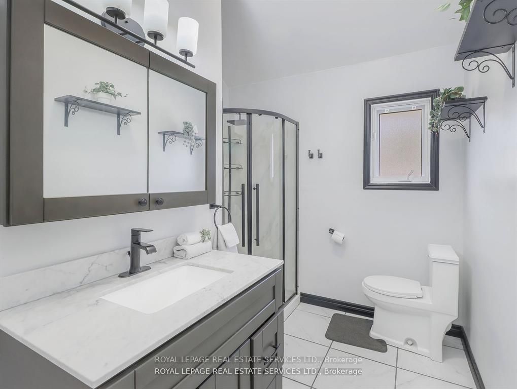 37 St. Laurent Blvd S