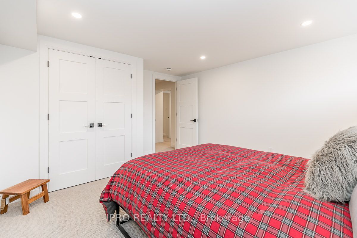 10 Golfview Dr