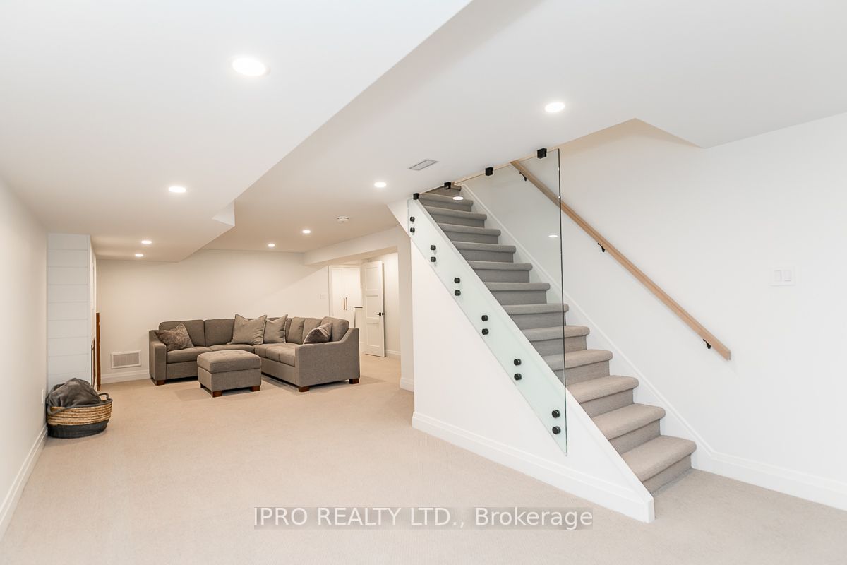 10 Golfview Dr