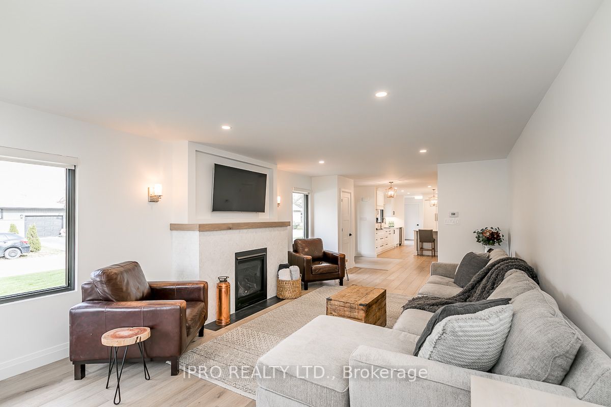 10 Golfview Dr