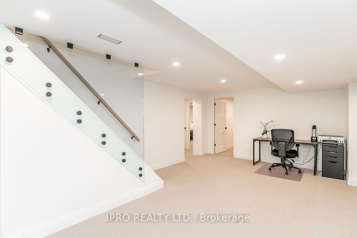 10 Golfview Dr