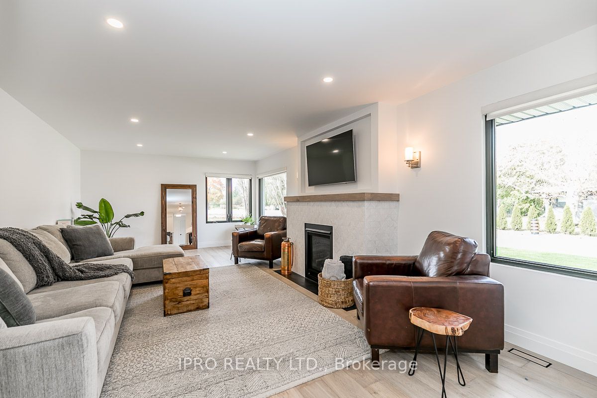 10 Golfview Dr