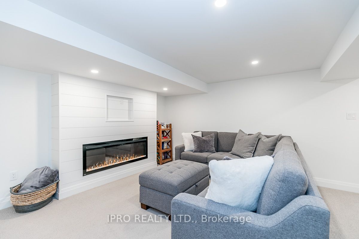 10 Golfview Dr