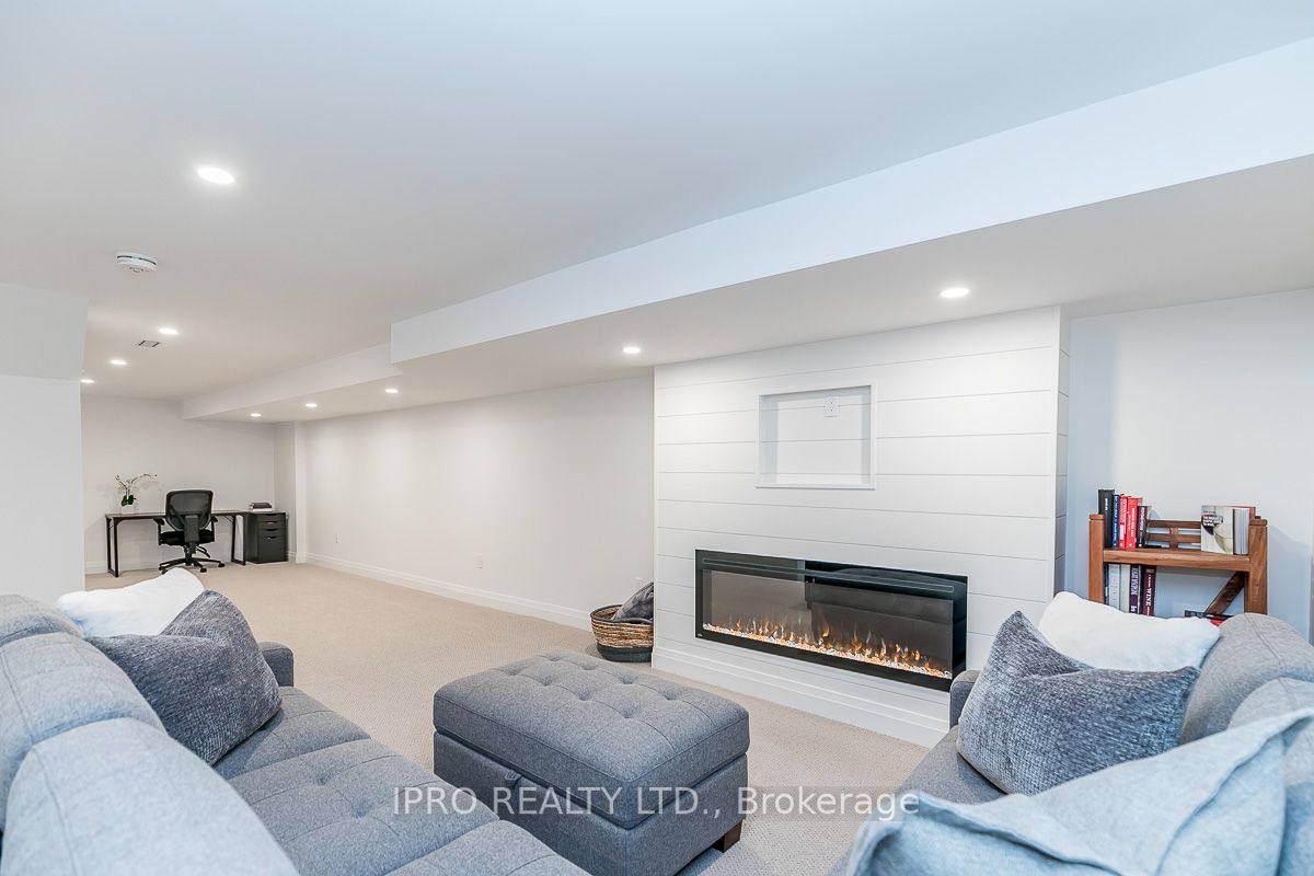 10 Golfview Dr