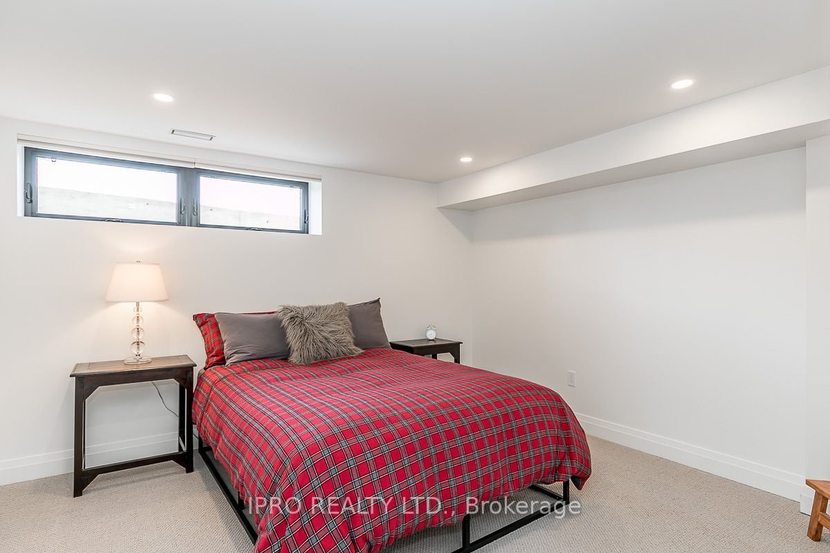 10 Golfview Dr