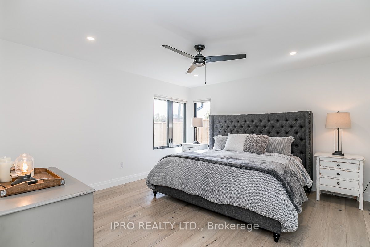 10 Golfview Dr
