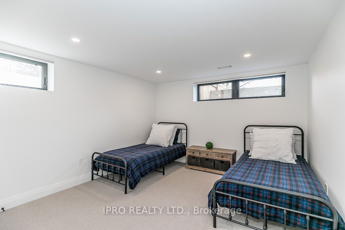 10 Golfview Dr