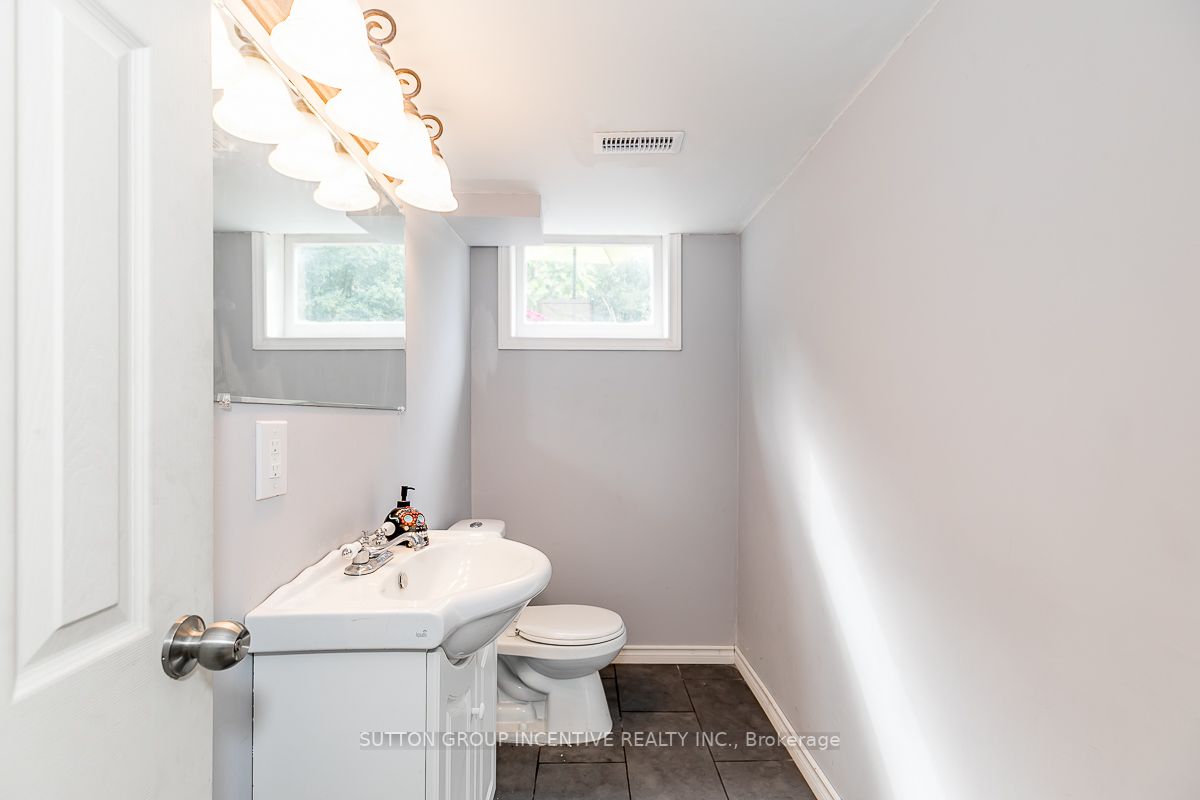 28 Harding Ave