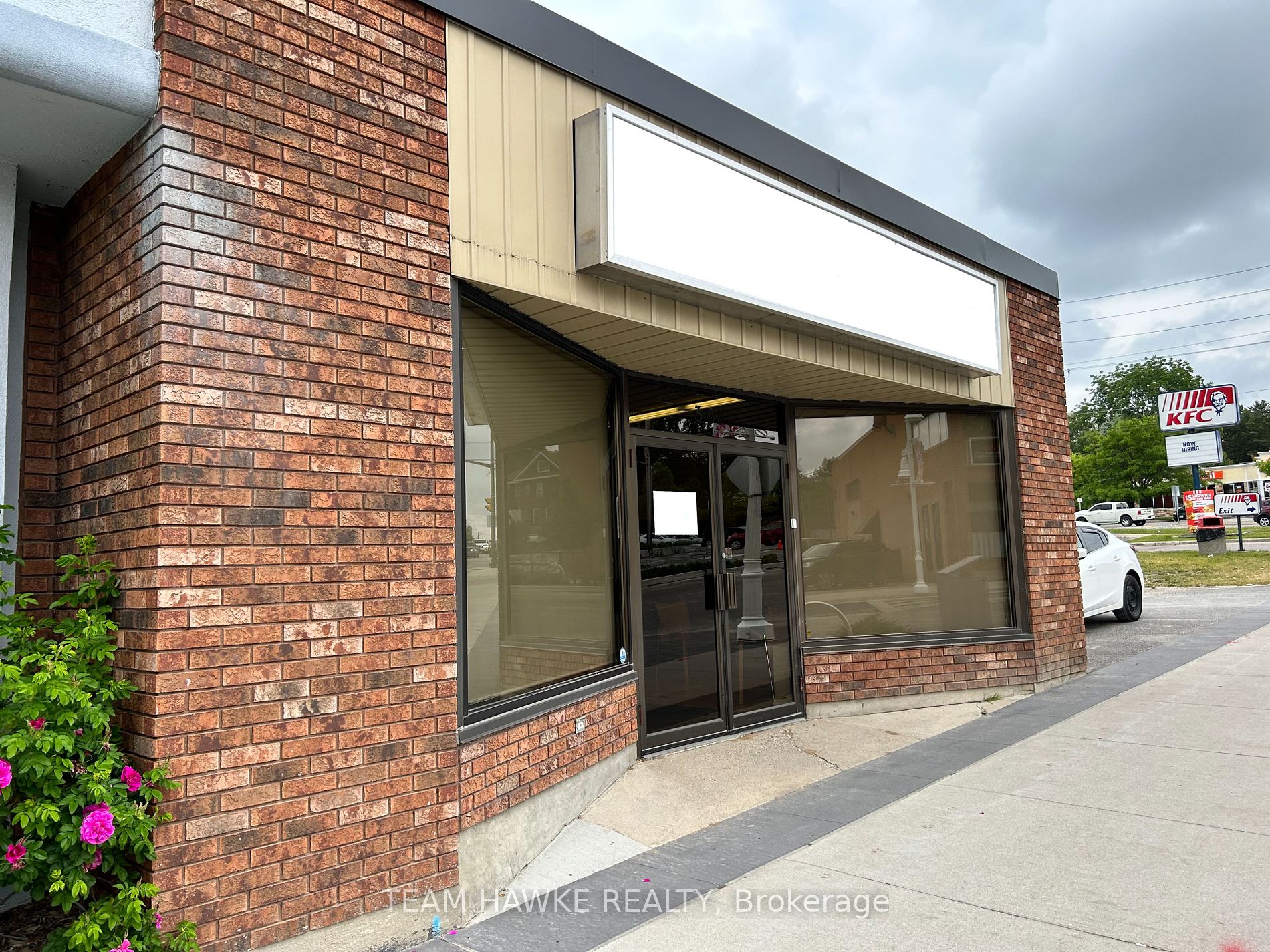 365 King St