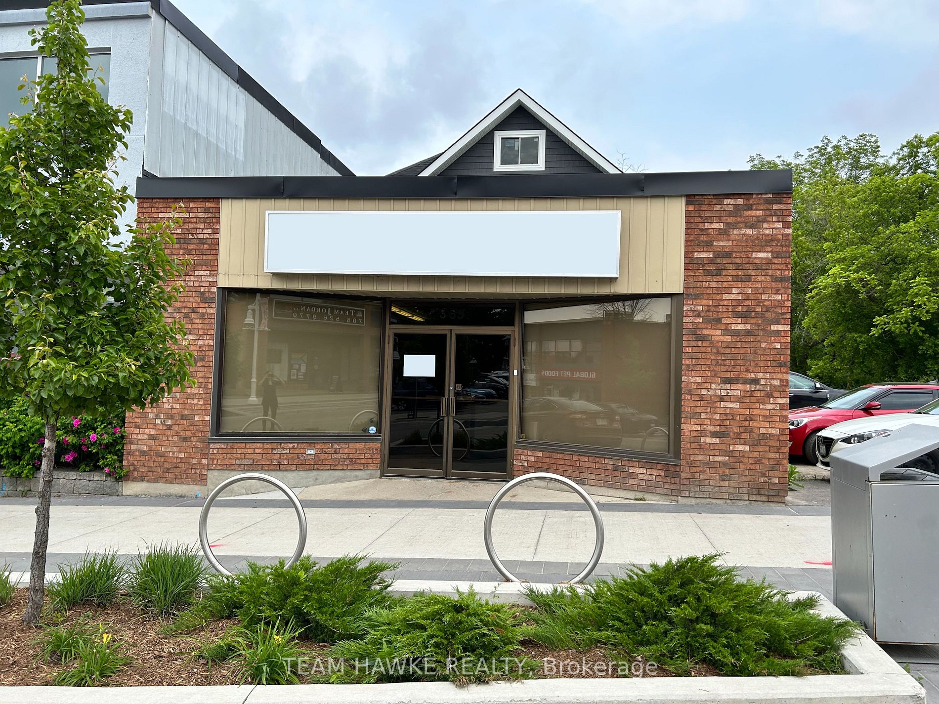 365 King St