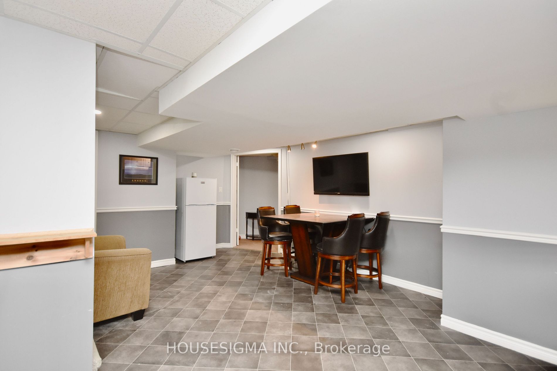 42 Carr Dr