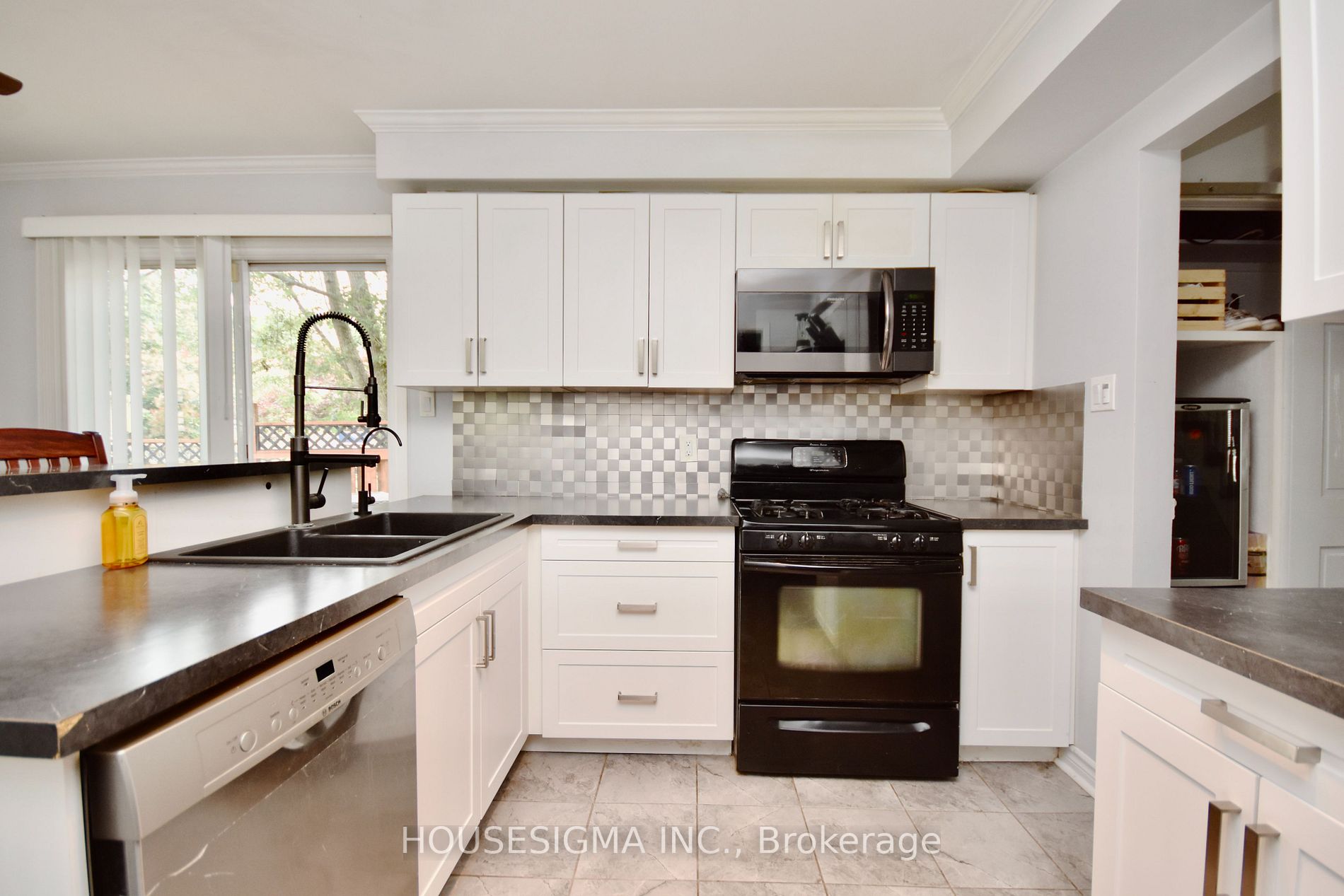 42 Carr Dr