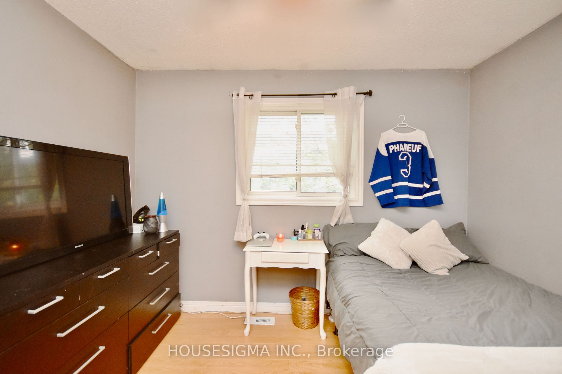 42 Carr Dr