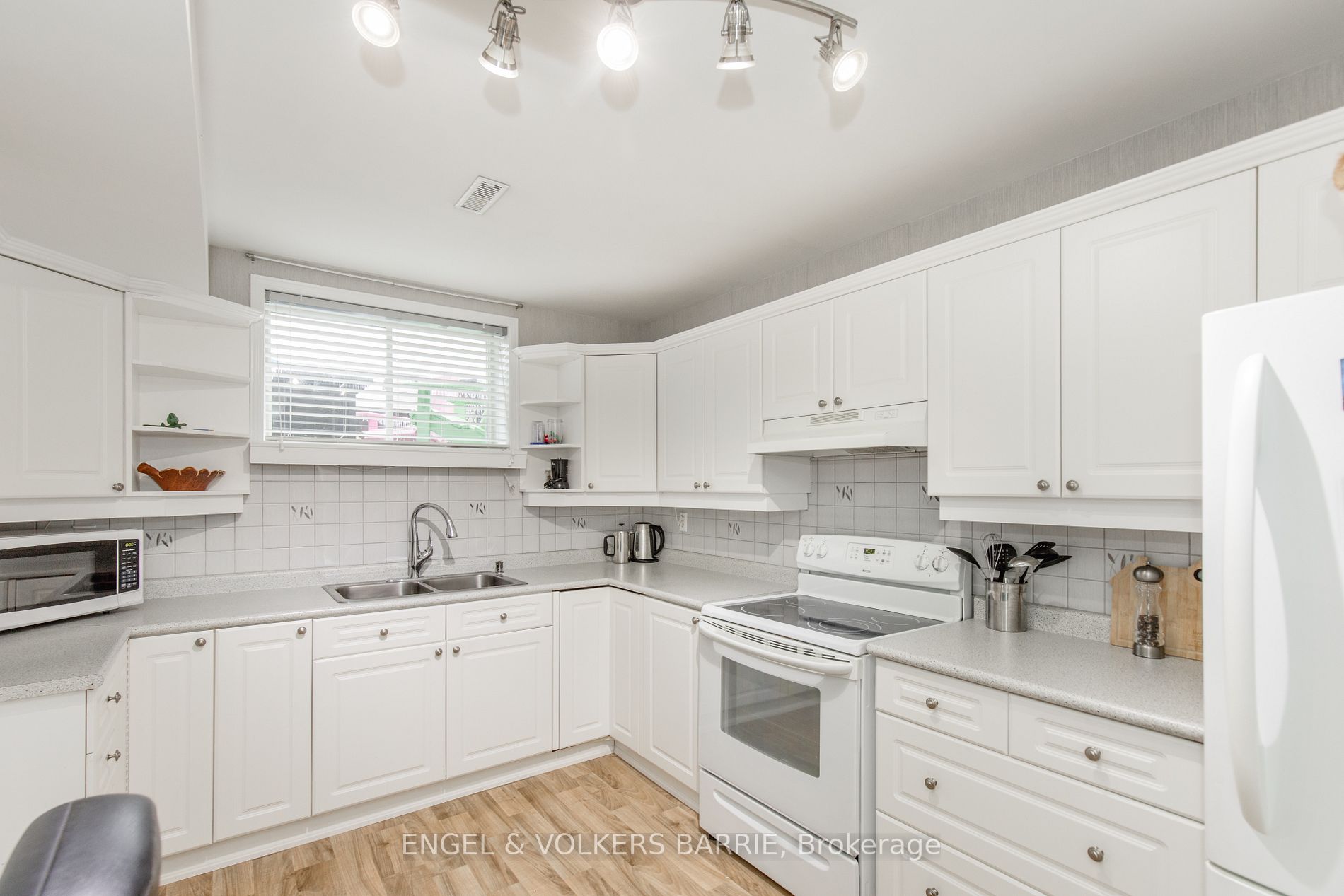 352 Emms Dr