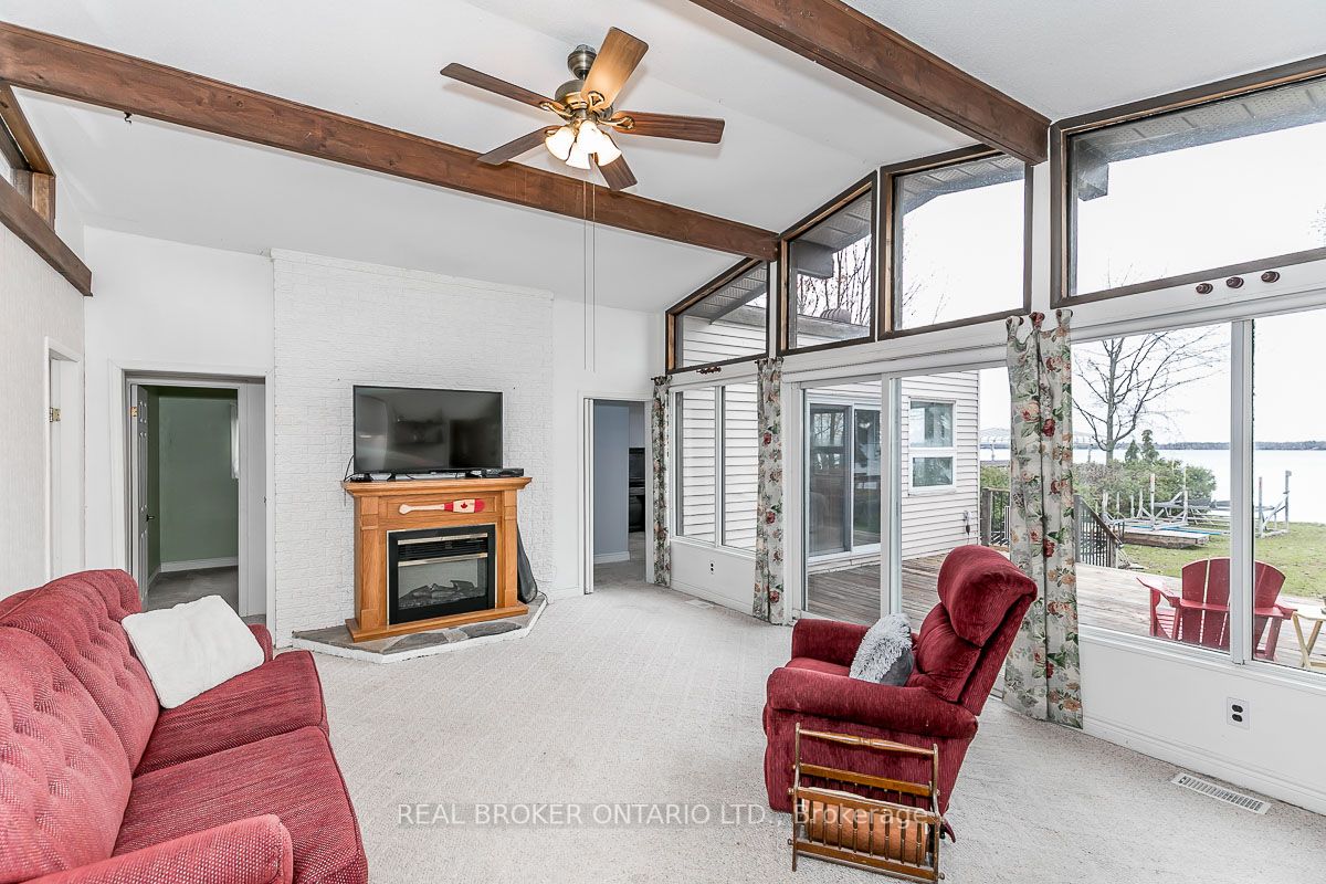 2817 Lakeside Dr