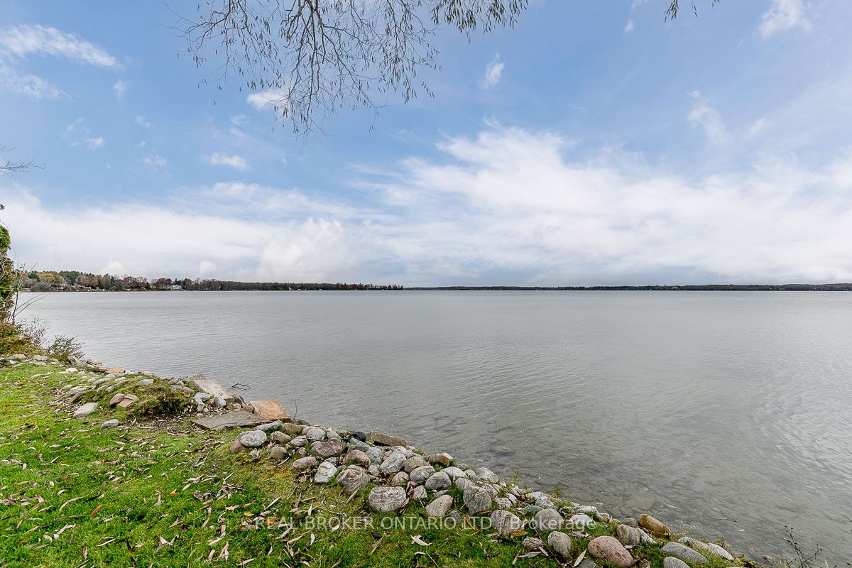 2817 Lakeside Dr