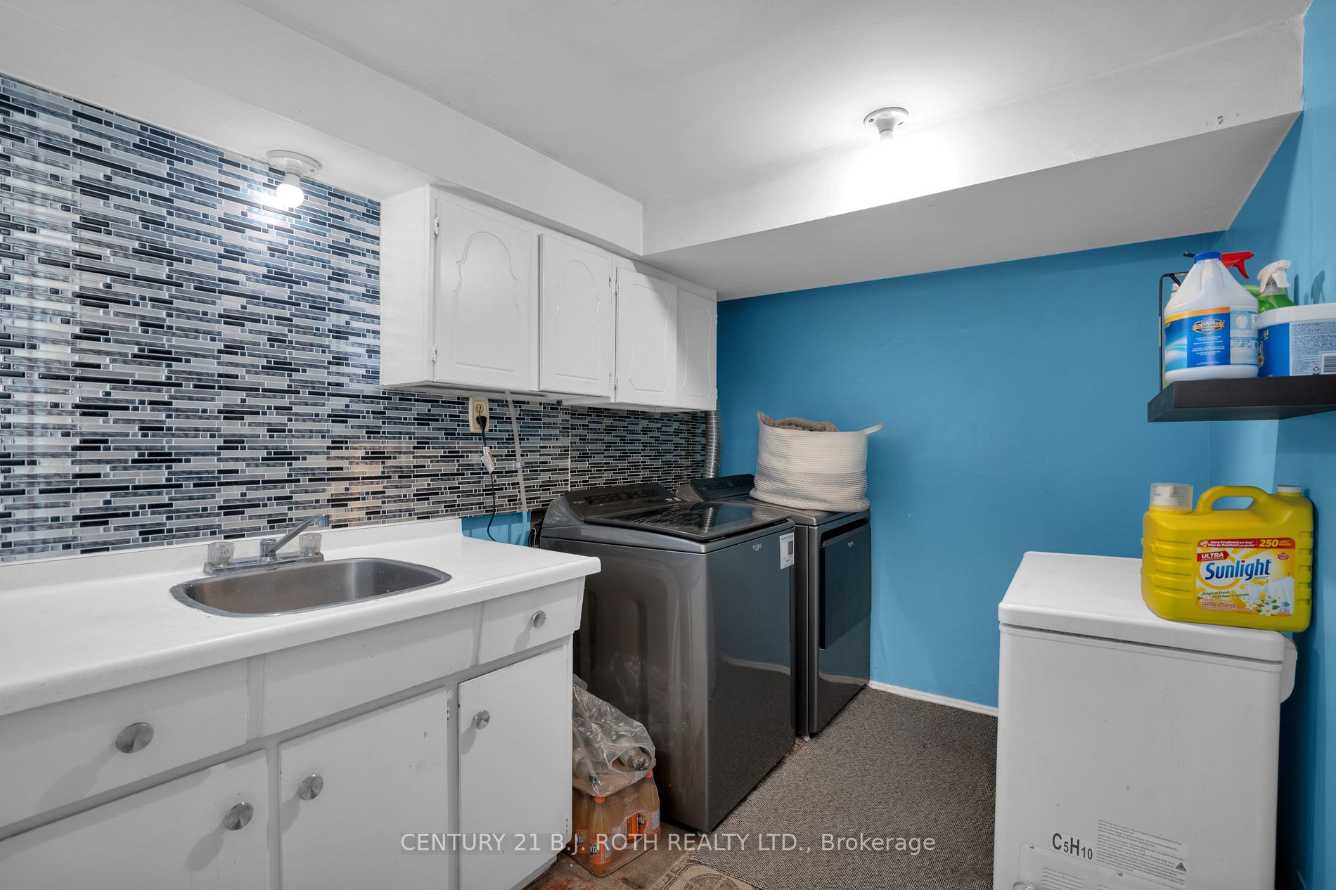 8 Bronte Cres