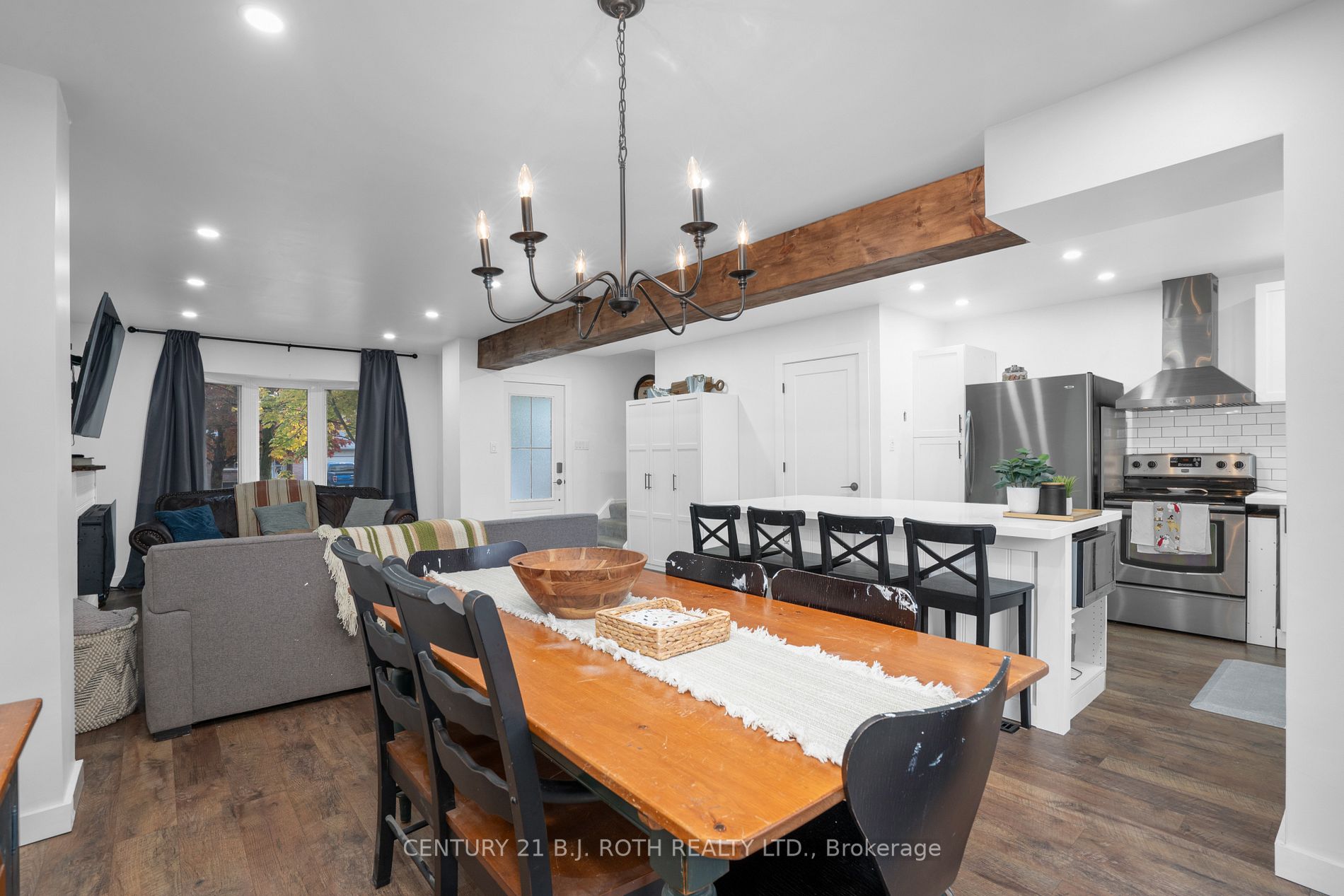 8 Bronte Cres