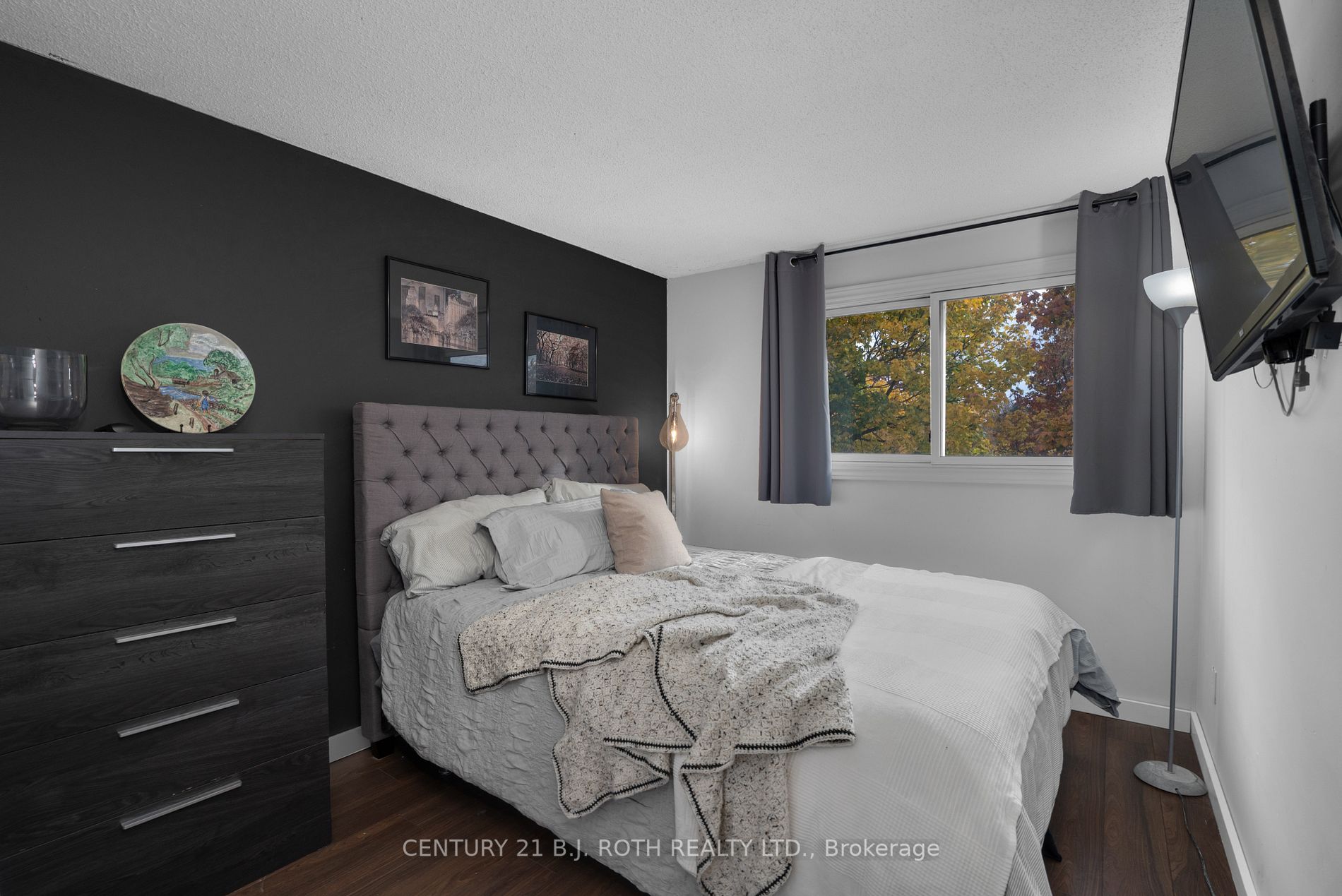 8 Bronte Cres