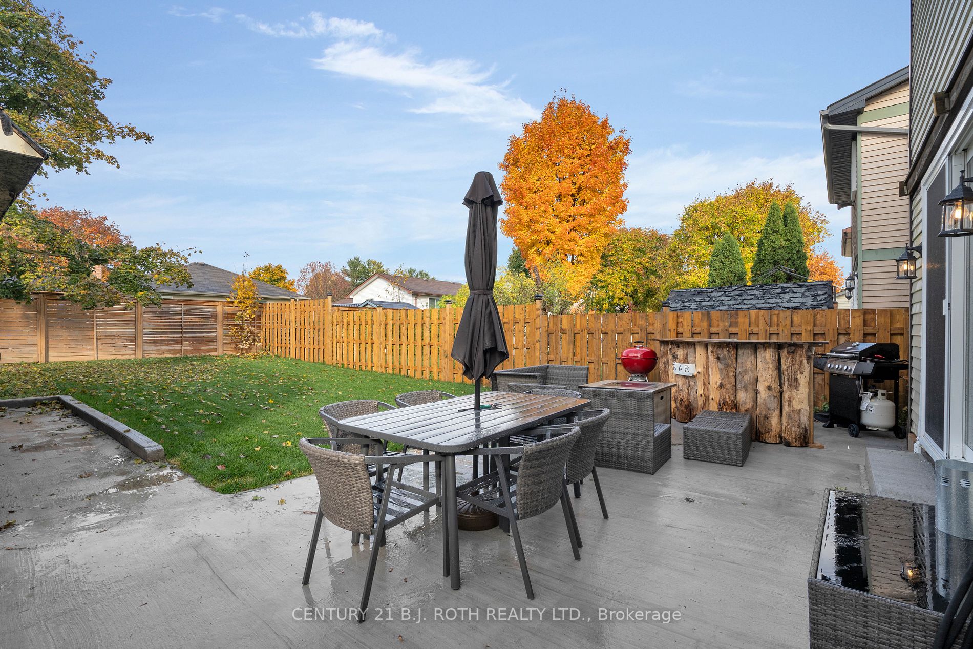 8 Bronte Cres