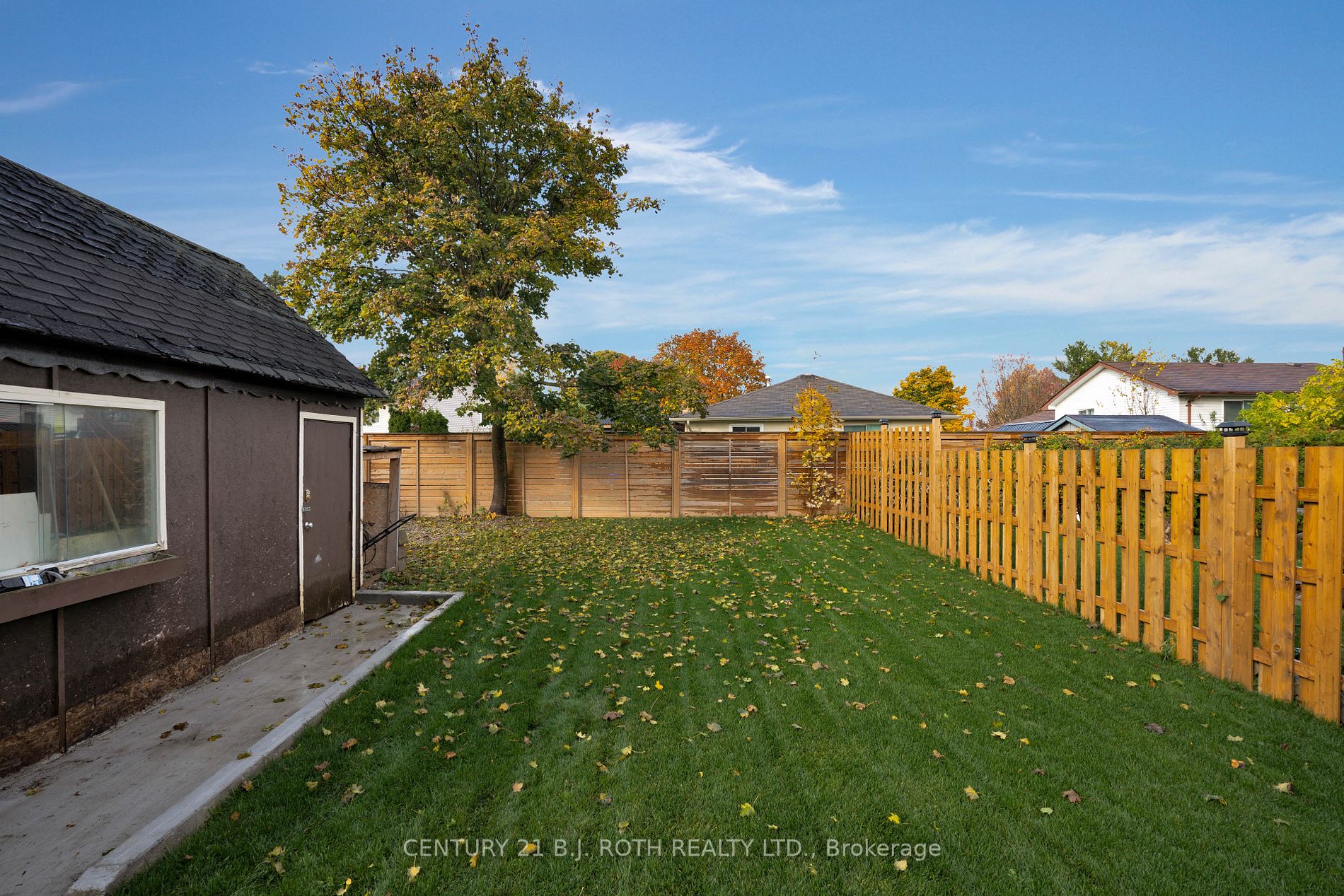 8 Bronte Cres