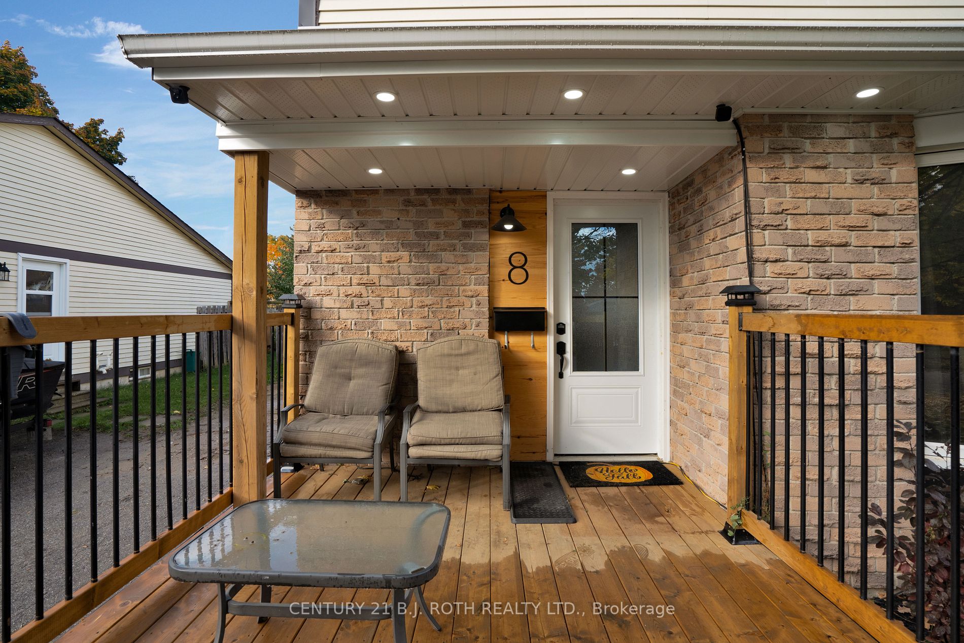 8 Bronte Cres