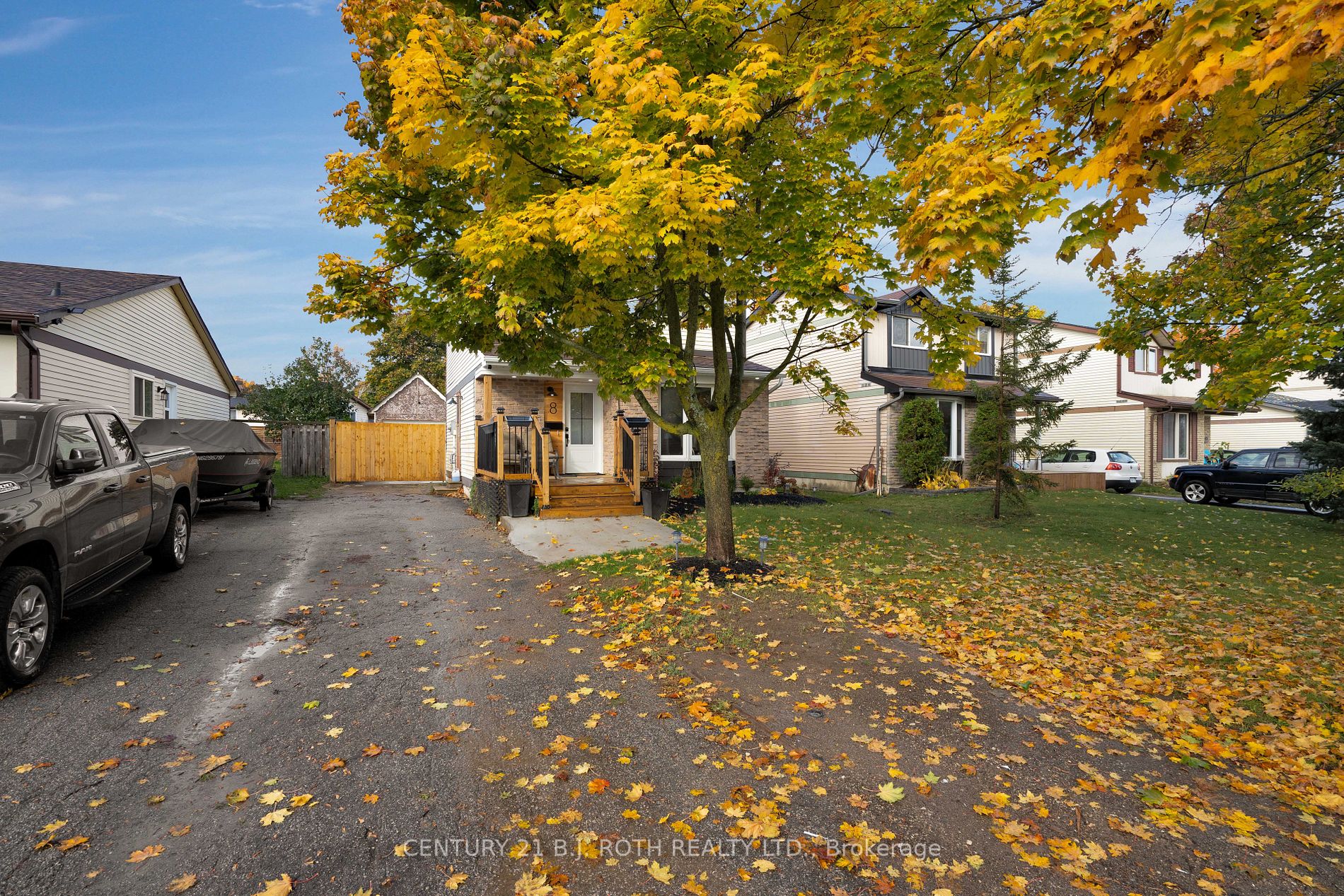 8 Bronte Cres