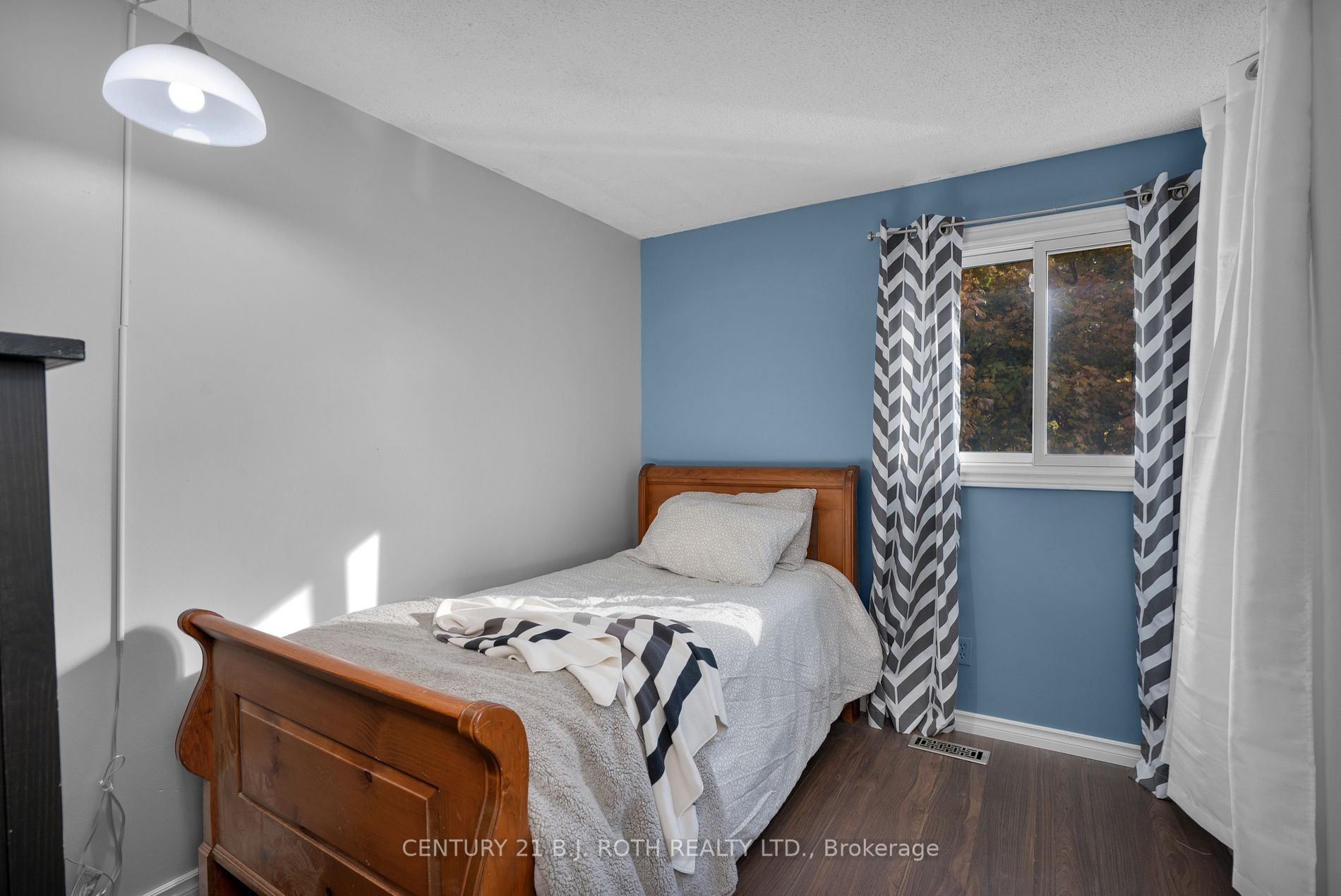 8 Bronte Cres