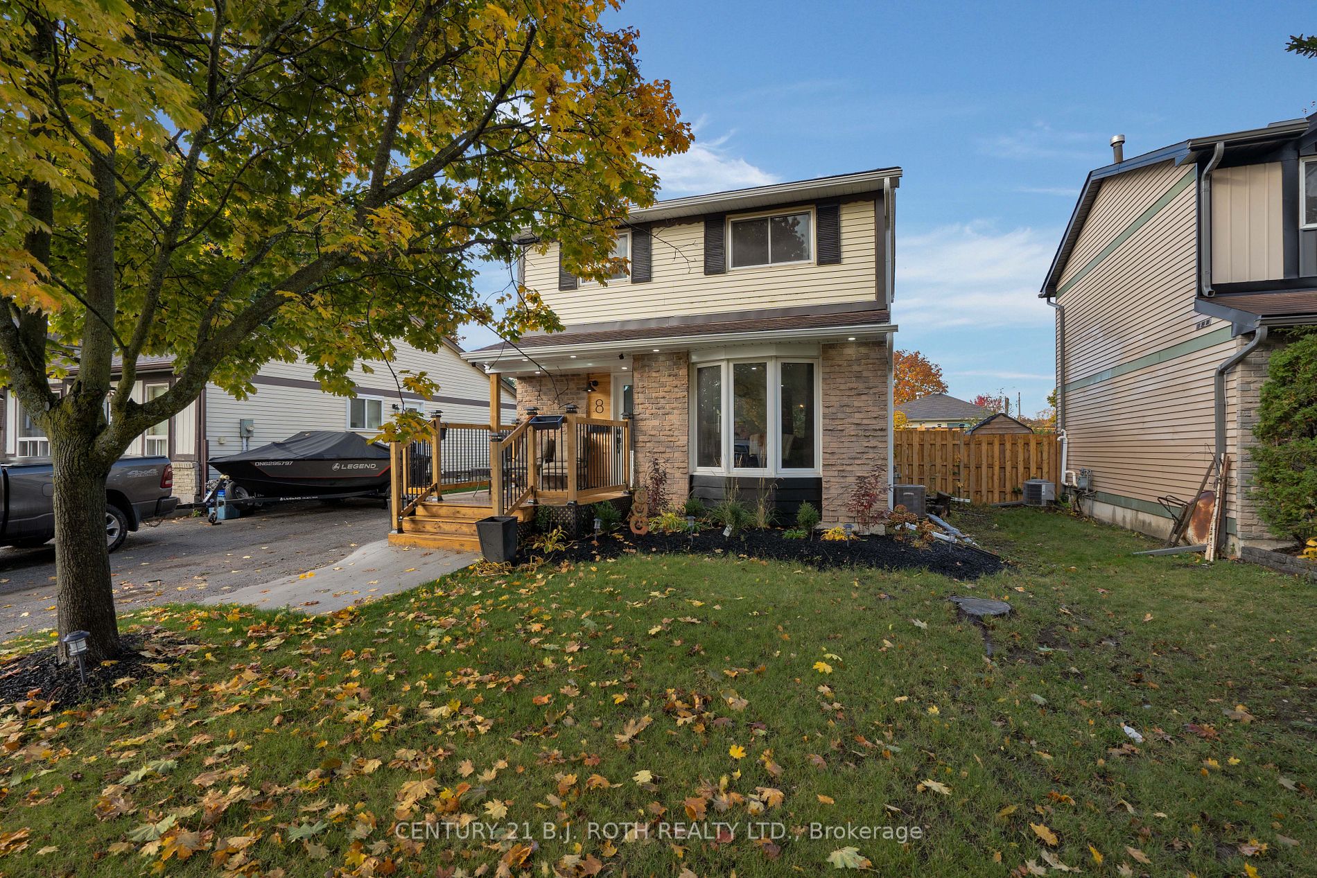 8 Bronte Cres