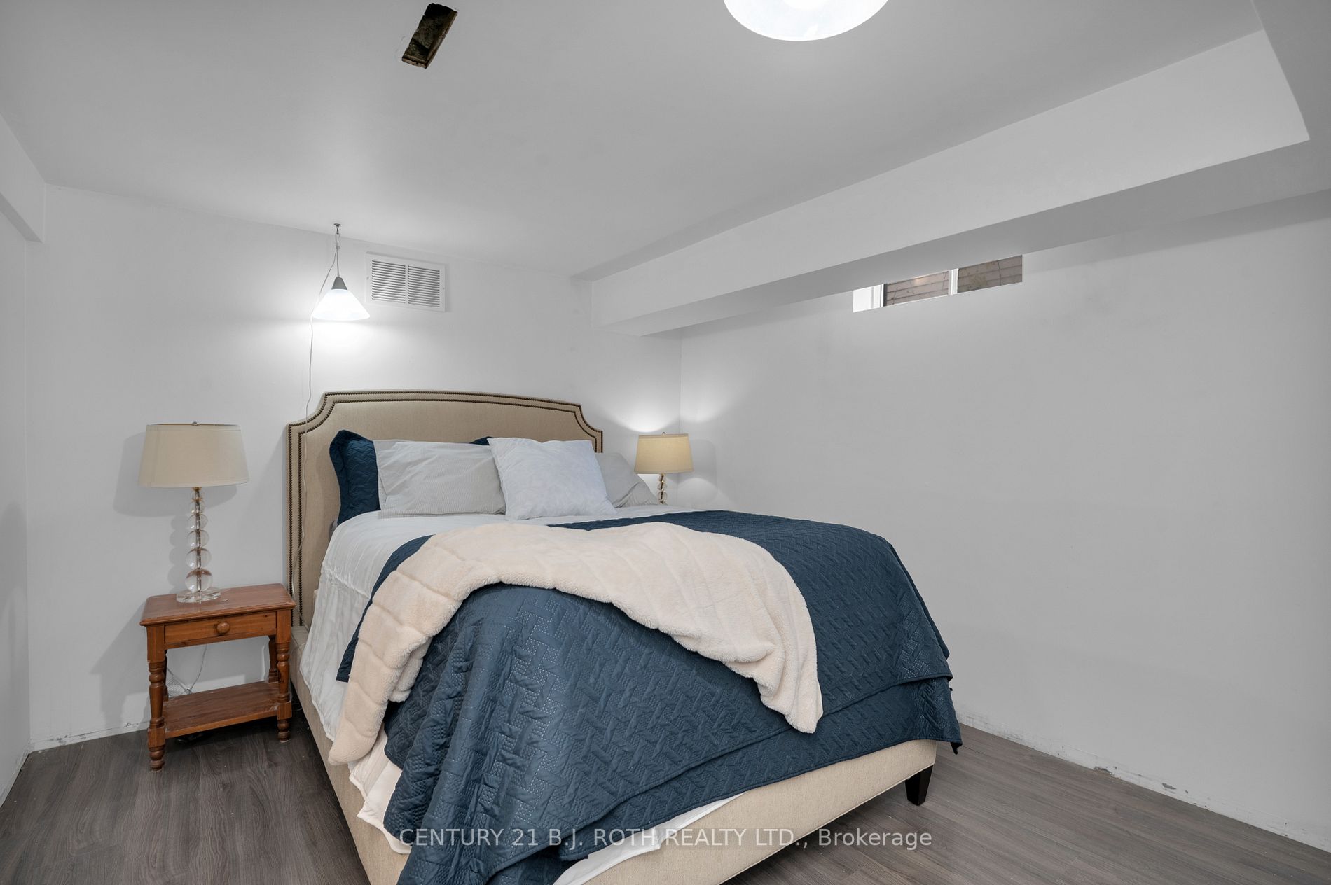 8 Bronte Cres