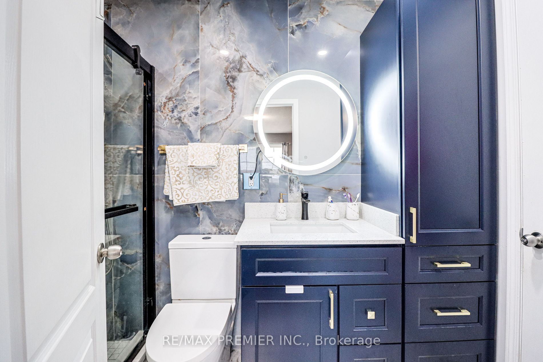 488 Yonge St, #11