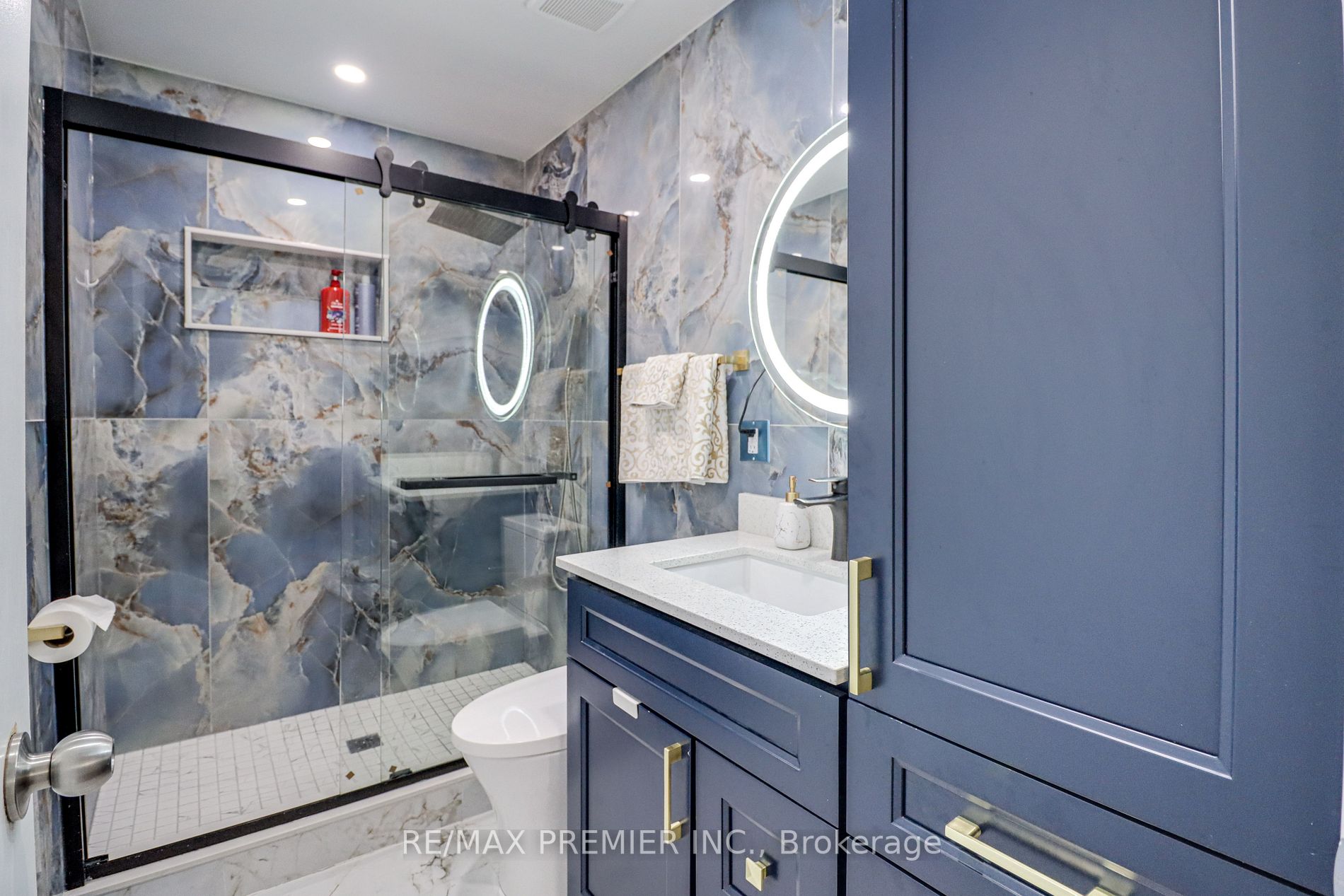 488 Yonge St, #11
