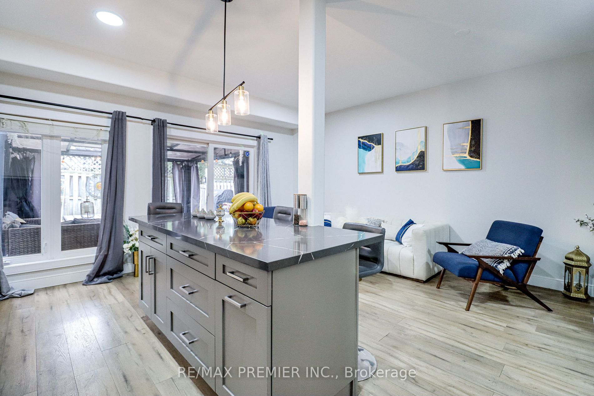 488 Yonge St, #11