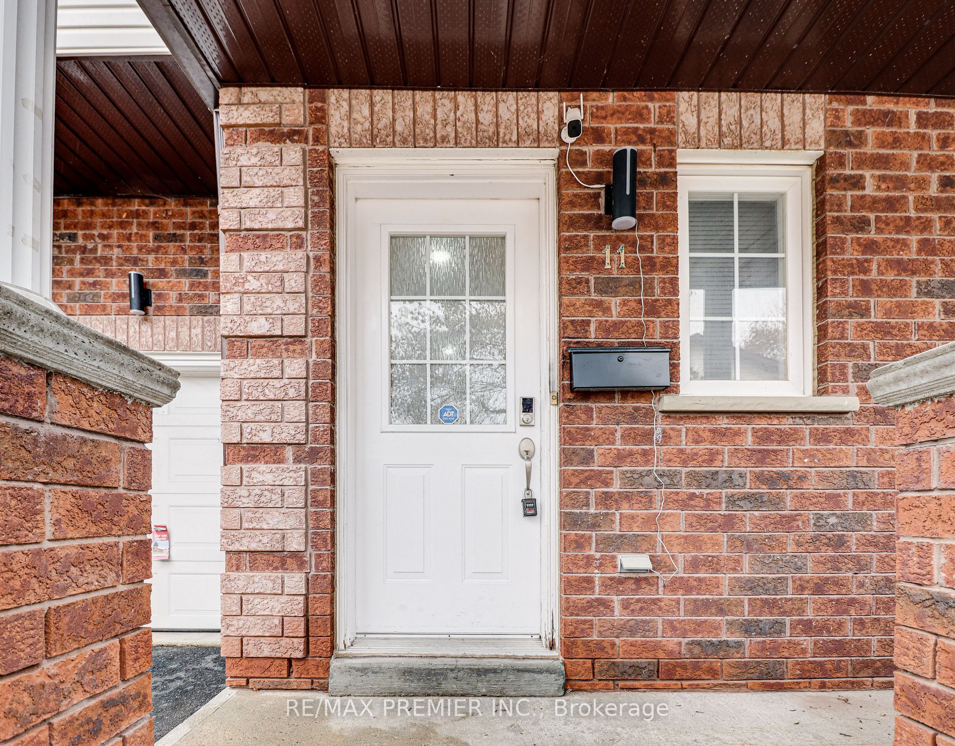 488 Yonge St, #11