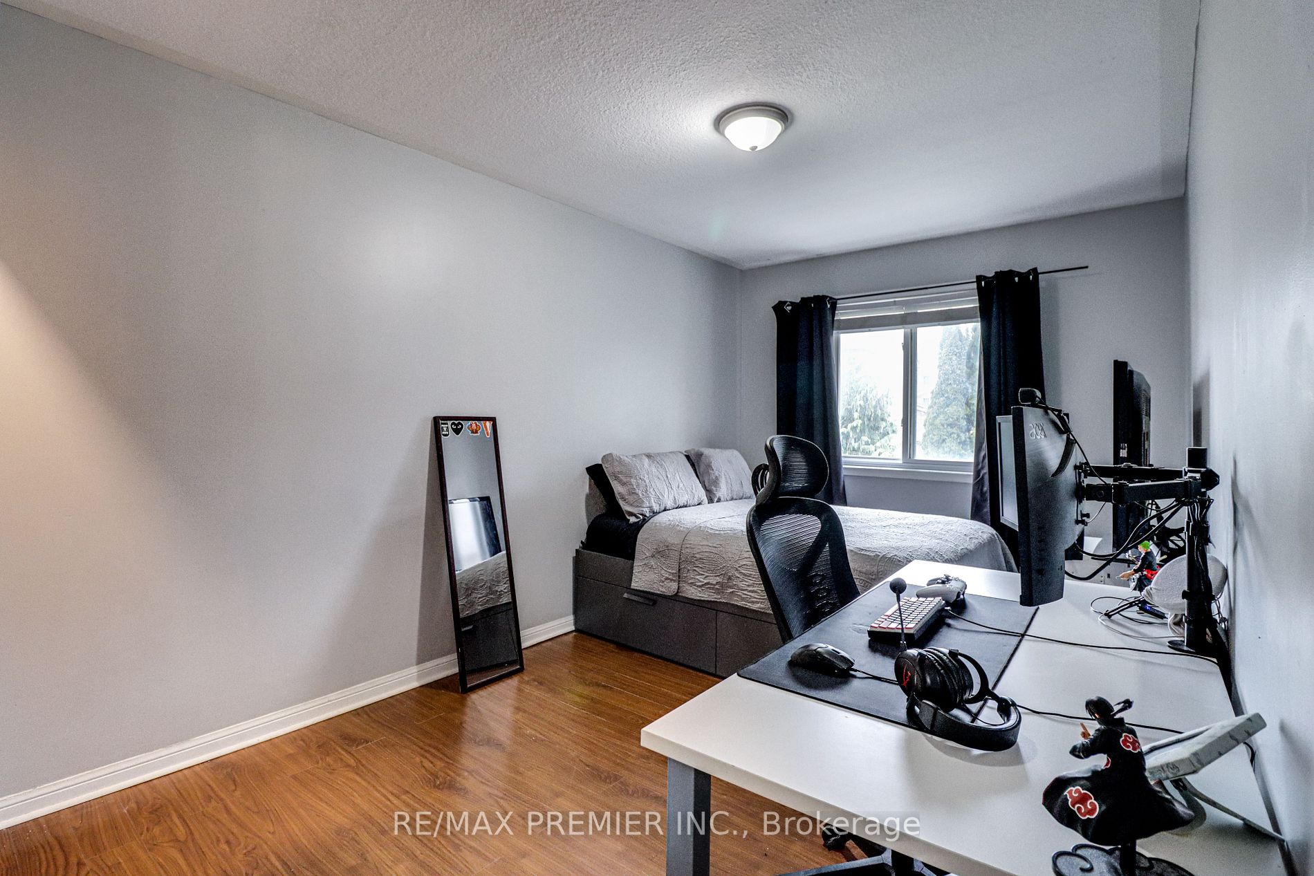 488 Yonge St, #11