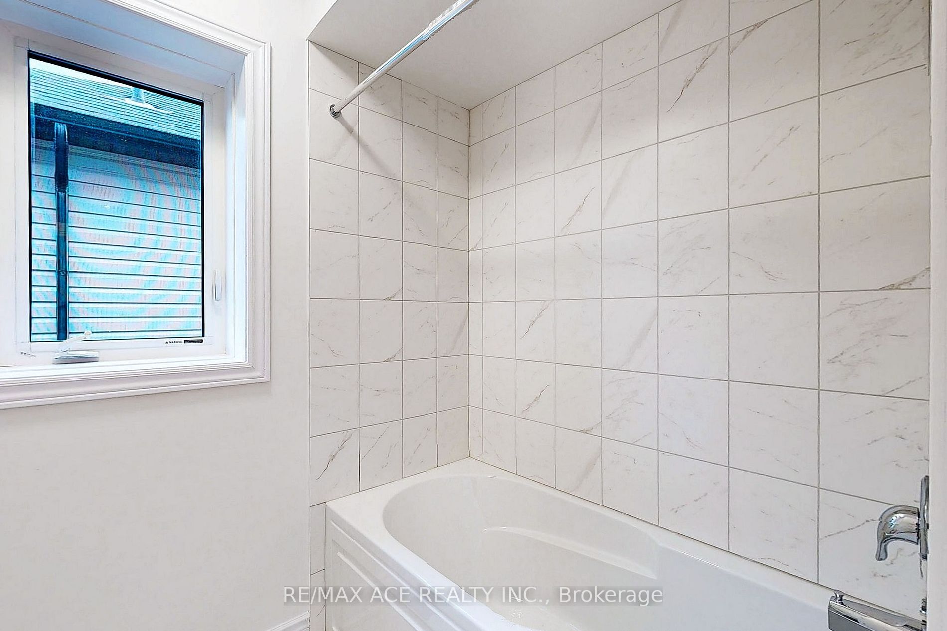 71 Season Cres