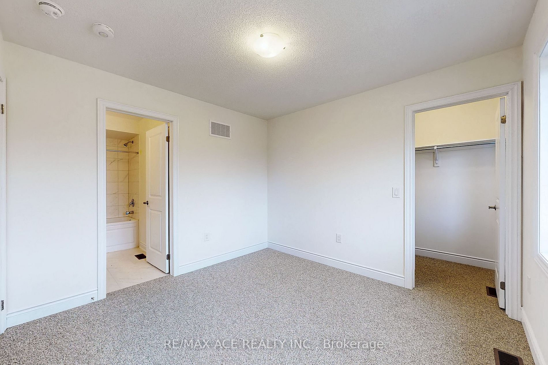71 Season Cres