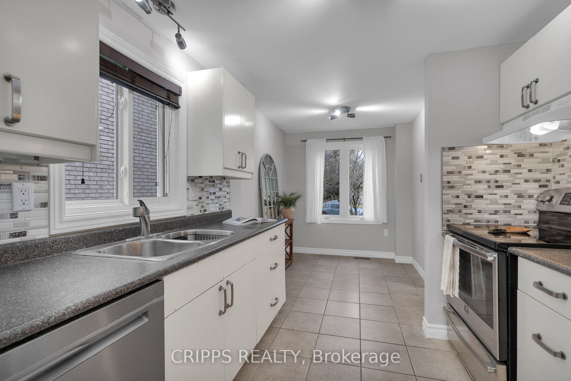 76 Geddes Cres