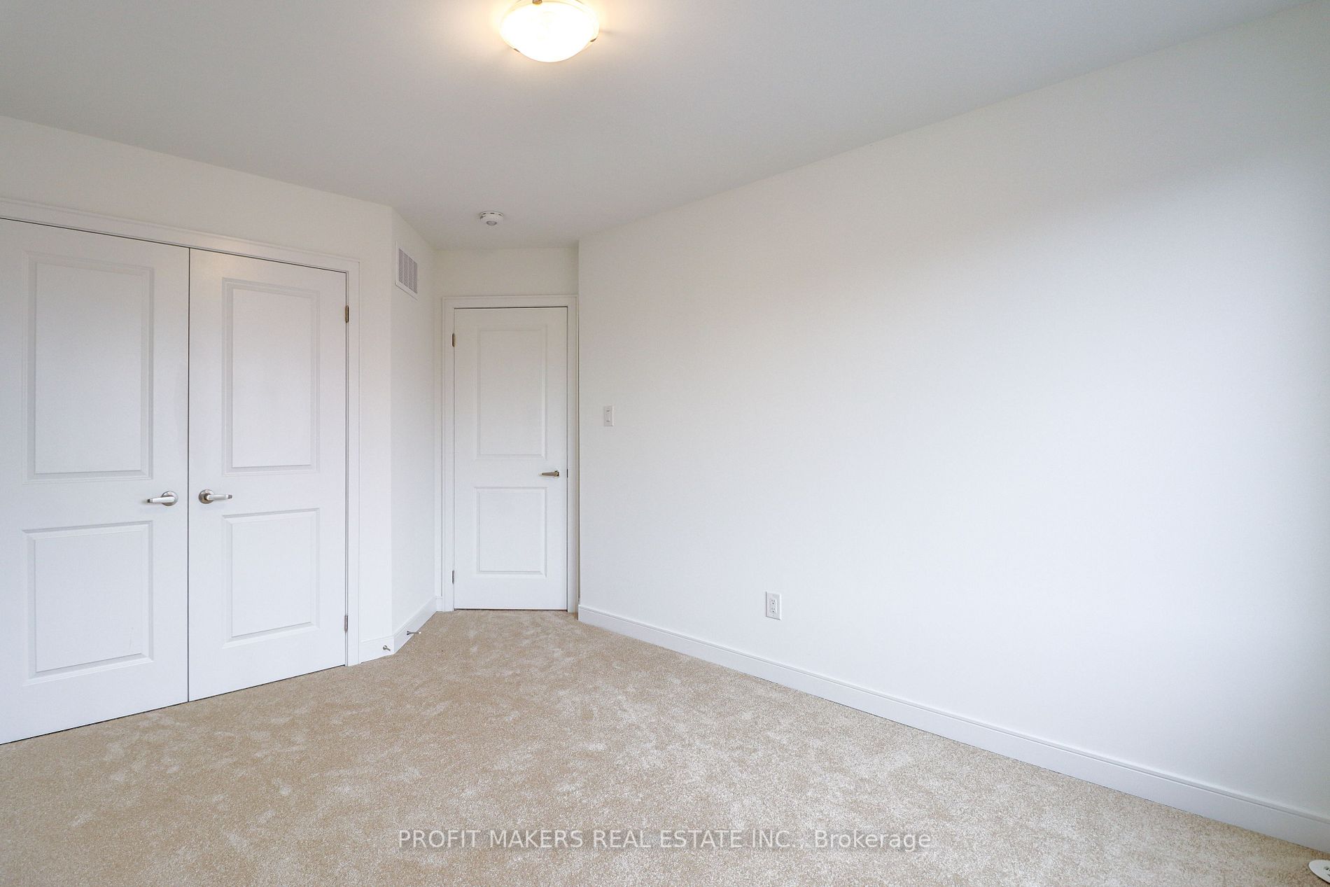 60 Blue Forest Cres